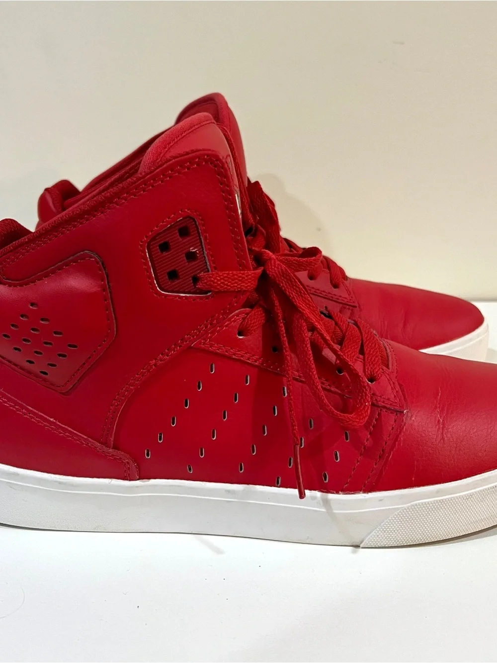 Rare SUPRA Vaider High Top Sneakers Men’s 10.5 Red White Skate Shoes S91024
